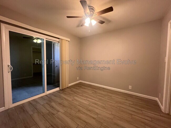 Building Photo - 408 W Blackhawk Dr