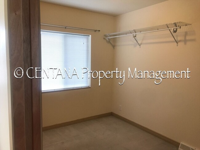 Building Photo - Cozy 2 bedroom Bungalow!