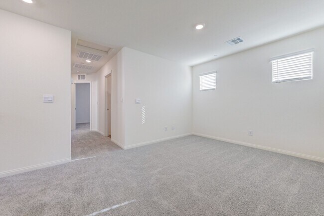 Building Photo - Newly Built 4 bedrooms in Cadence