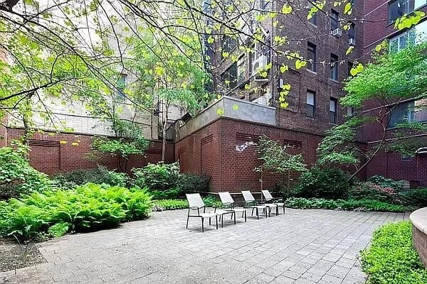 Building Photo - 295 Greenwich St