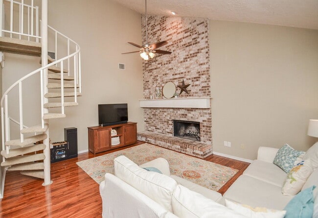 Building Photo - Echo Ridge, Sugar Land, TX 77478 - 3 BR 2 BA single-family home