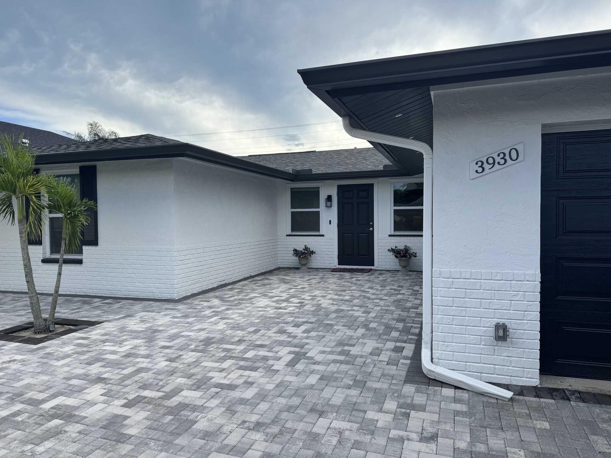 Building Photo - 3930 Cochise Ter