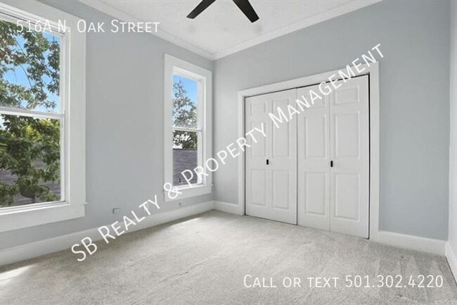 Building Photo - 516 N Oak St
