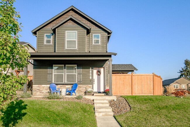 Building Photo - Beautiful 3 Bedroom on Large Corner Lot!