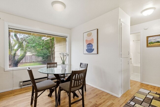 Building Photo - 3 Bedroom House in Southwest Eugene