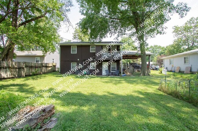 Building Photo - WEST AMES!! - 2 Bedroom, 1 Bath Duplex in ...