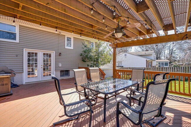 Building Photo - Gorgeous single-family home close to Belvo...