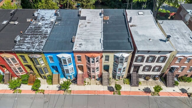 Building Photo - 179 Elk St