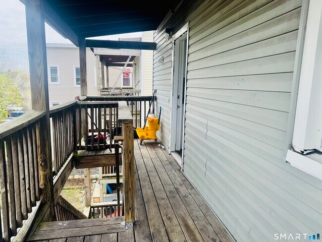 Building Photo - 898 Hancock Ave