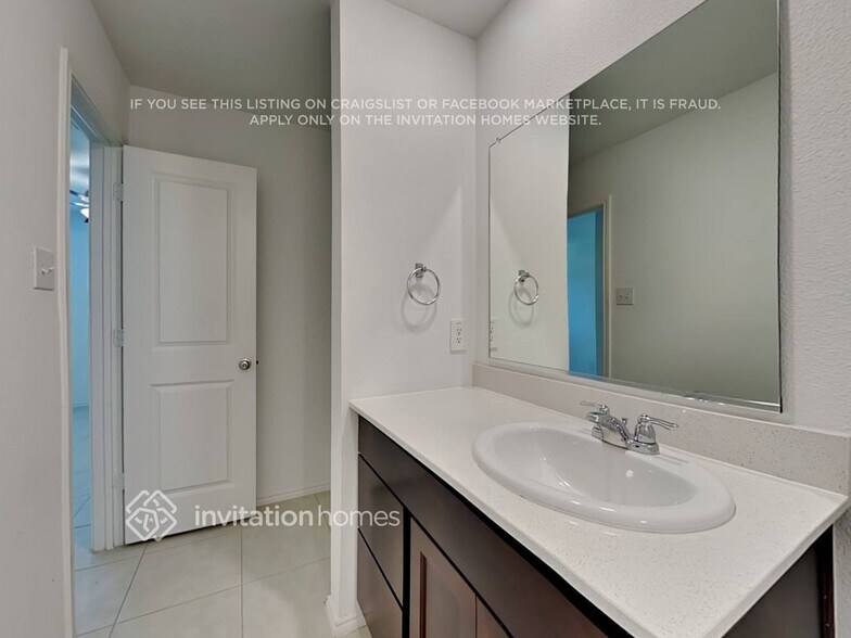 Building Photo - 3224 Crestone Dr