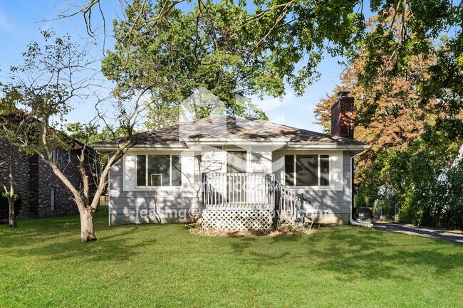 Building Photo - 158 Hawk Ave