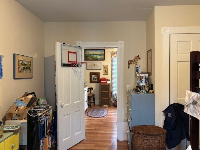 Building Photo - 2739 Buchanan St NE