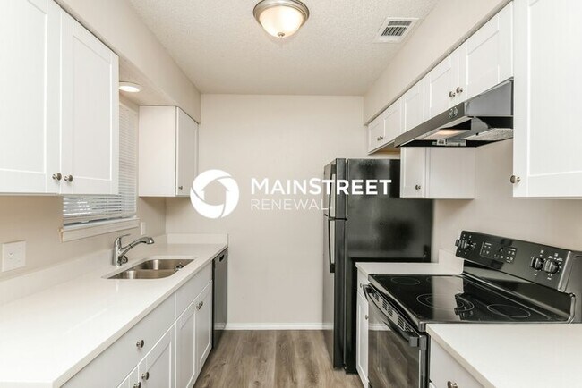 Building Photo - 3 Bedroom Pet-Friendly Home in ALVARADO, TX with Main Street Renewal