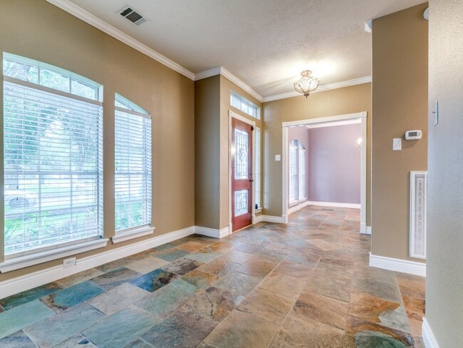 Building Photo - 1319 Park Wind Dr