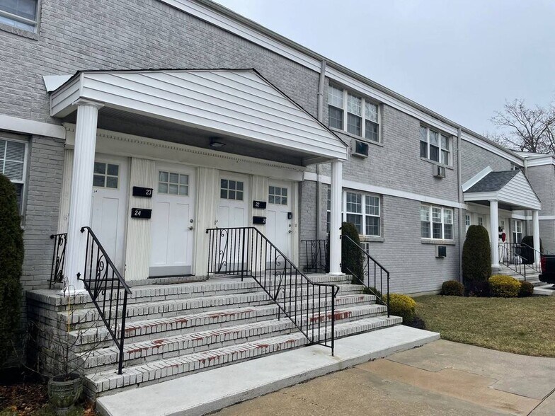 Primary Photo - 581 Patten Ave