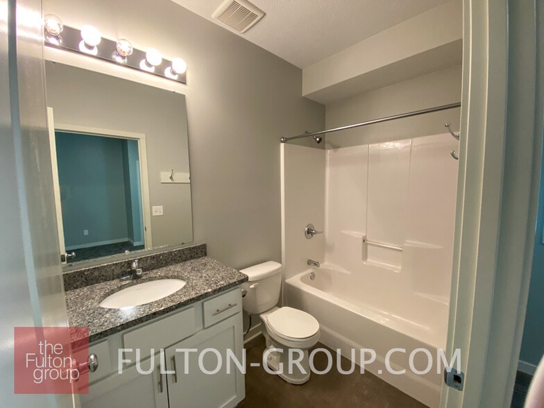 Building Photo - 336 Donald Plz SE