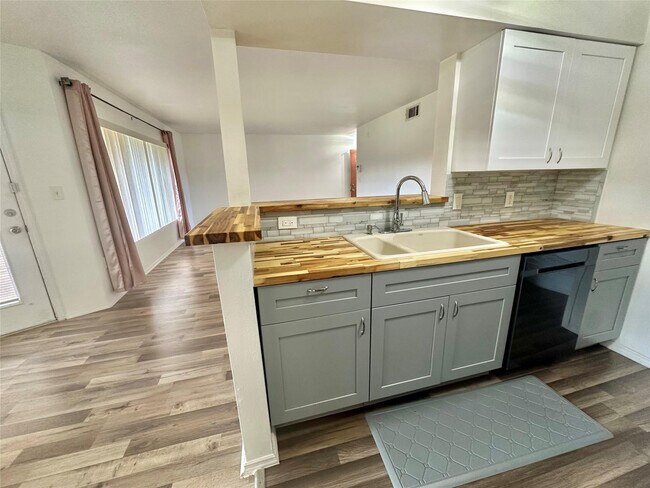 Building Photo - 2371 NW 33rd St