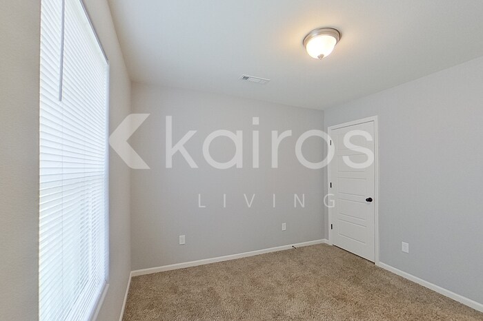 Building Photo - 202 Fieldstone Cir