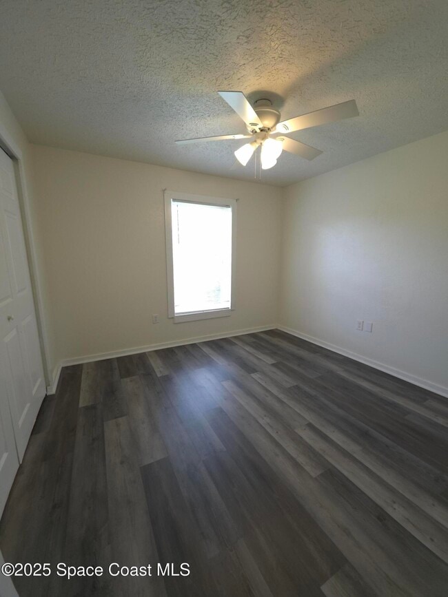 Building Photo - 901 Colonial Ave SE