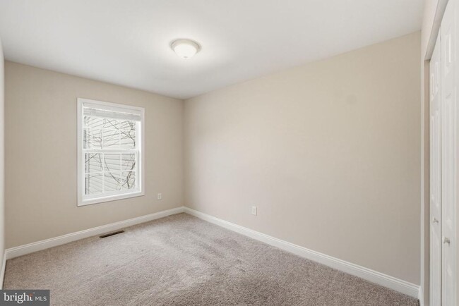 Building Photo - 524 Lancaster Pl