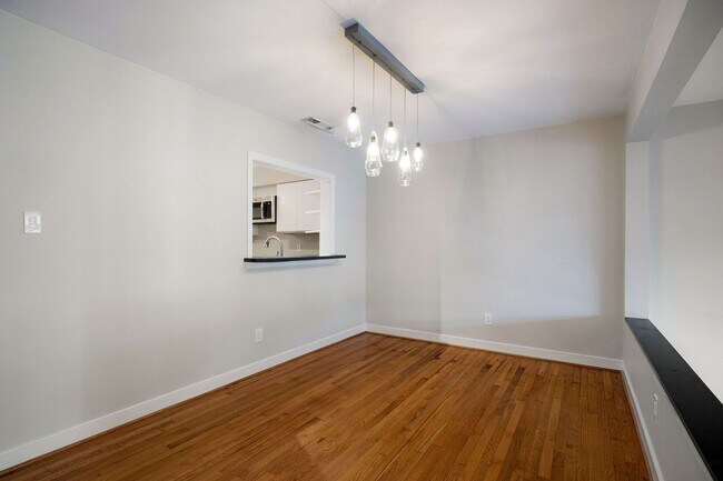 Building Photo - 9154 Lakeland Dr