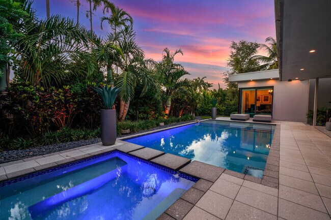 Building Photo - 4011 Bayview Dr