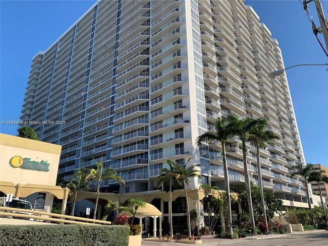 Building Photo - 7601 E Treasure Dr