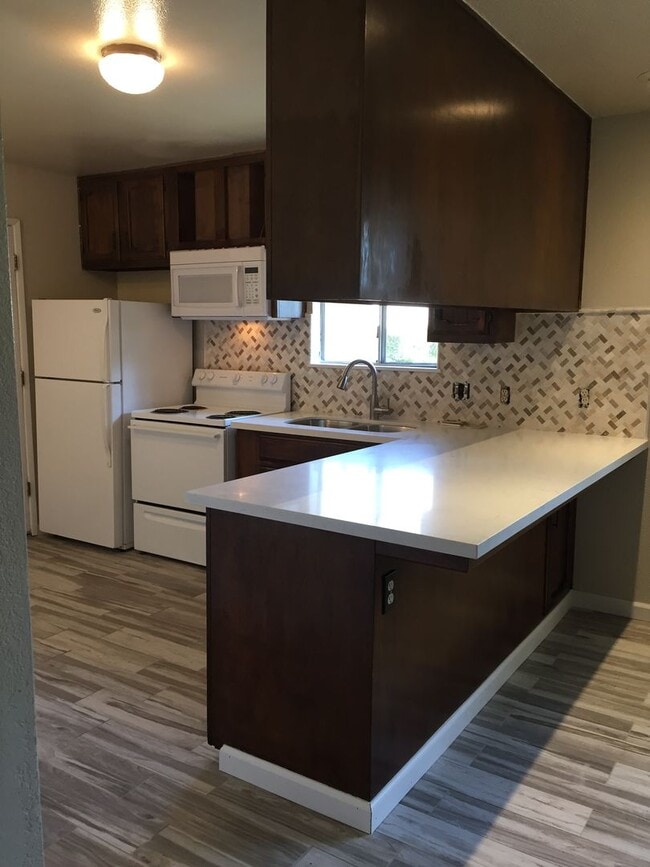 Building Photo - 407/409E. Alexander