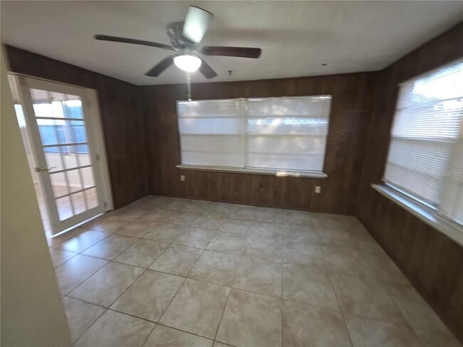 Building Photo - 3431 Overland Dr