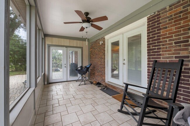 Building Photo - 310 Lancaster Dr