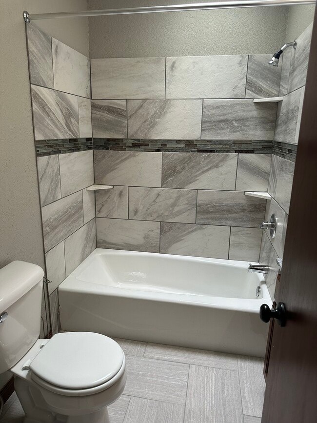 Building Photo - 2605 Briarcliff Dr