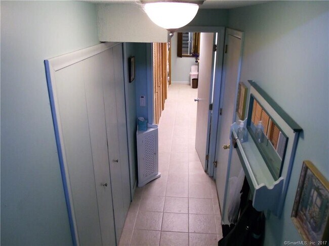 Building Photo - 44 Oak Forest Dr