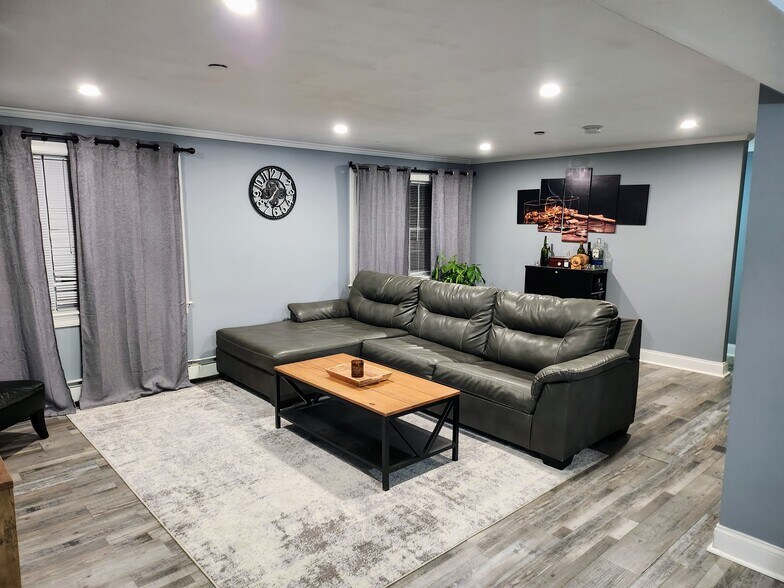 Building Photo - 31 Elliott St