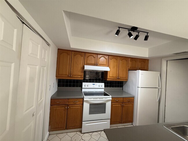 Building Photo - 7427 SW 13th St