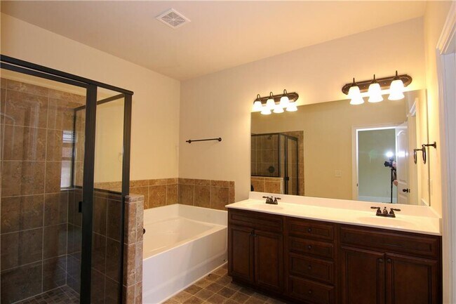 Building Photo - 1660 Jardin Ct