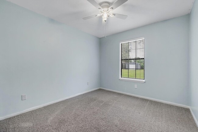 Building Photo - 172 Ann Cir