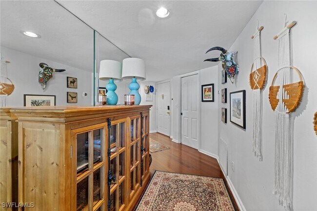 Building Photo - 6290 Bellerive Ave