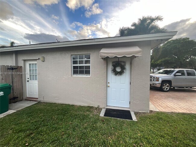 Building Photo - 8638 SW 50th St