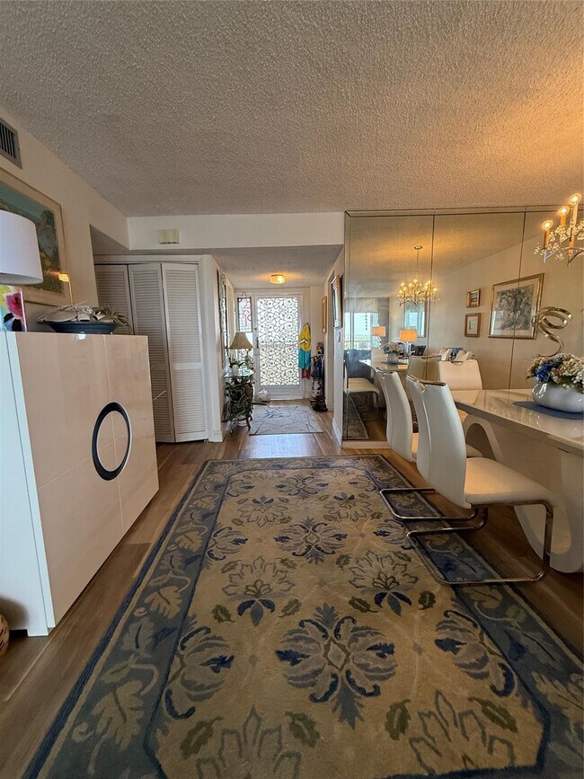 Building Photo - 1523 E Hillsboro Blvd