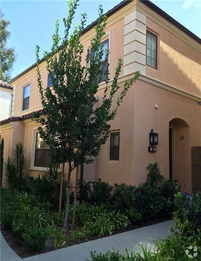 Building Photo - Detached 3 bedroom + Loft home in Irvine!