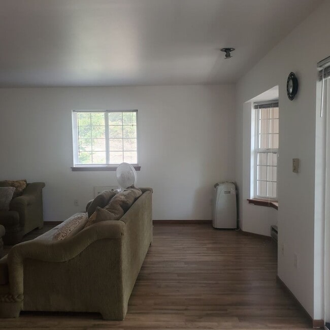 Building Photo - 1 Bedroom Apartment on Mason Lake