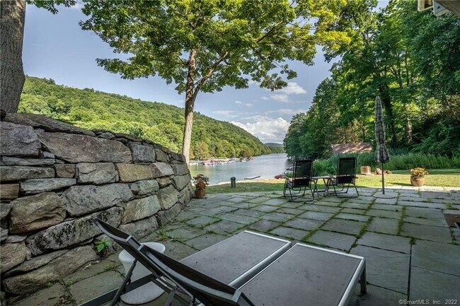 Building Photo - 8 Cedar Point Dr