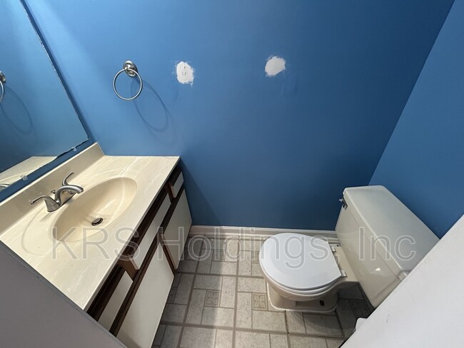 Building Photo - 3014 Glastonbury Cir