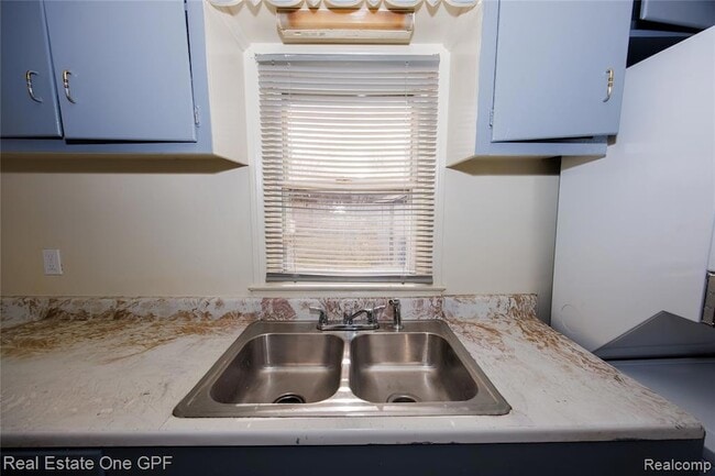 Building Photo - 8242 Maxwell Ave