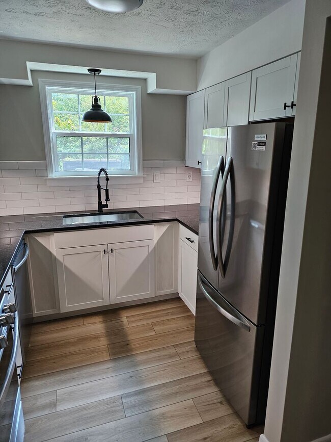 Building Photo - {MA3101}  COMPLETELY RENOVATED. Available ...