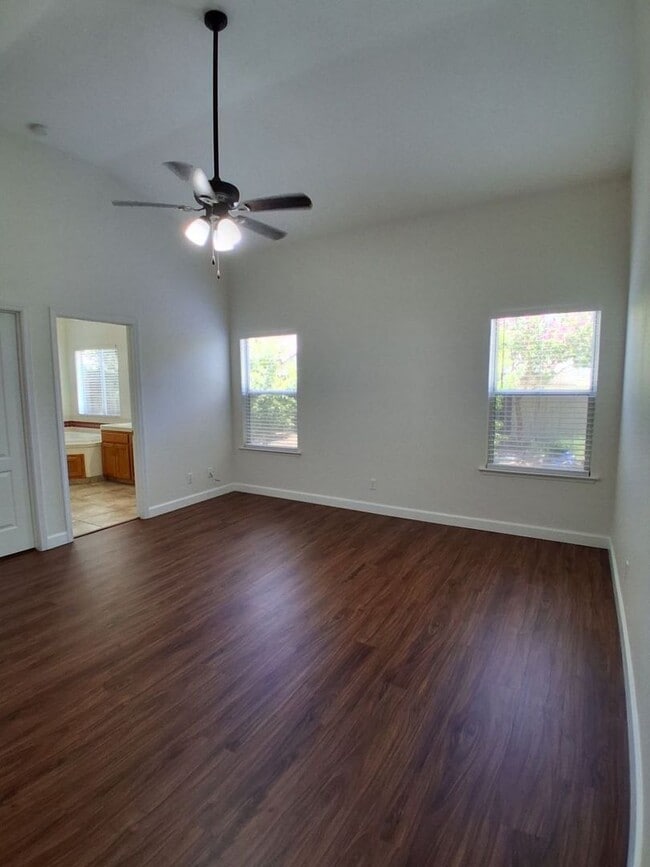 Building Photo - 10374 N Sierra Vista Ave