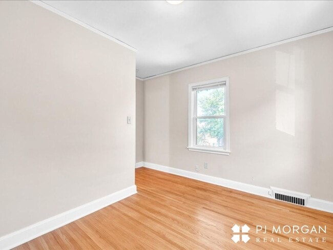 Building Photo - 2 bedroom duplex for rent in Midtown!