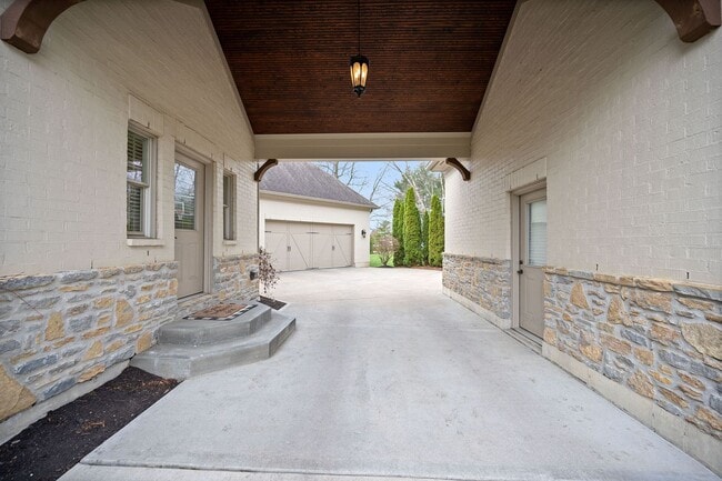 Building Photo - Anderson Township- Immaculate 4 bedroom on...
