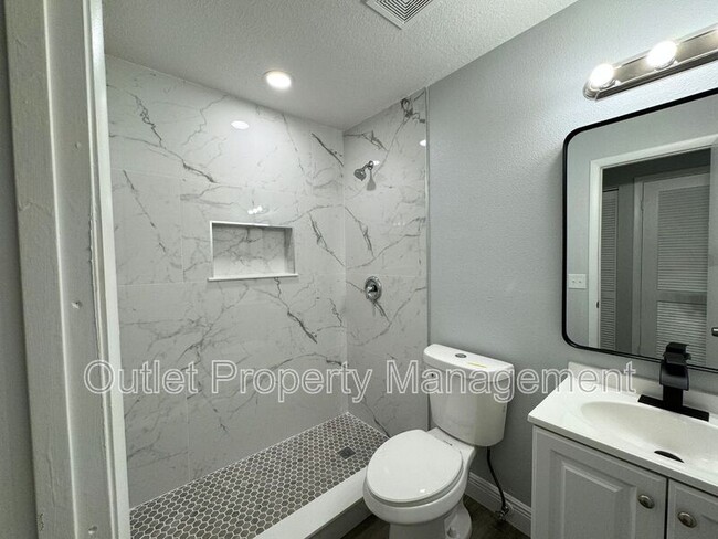 Building Photo - 440 S Hill Ave
