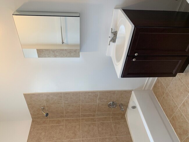 Building Photo - 5164 S King Dr